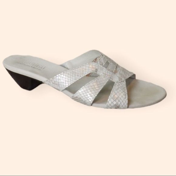 Munro White Snakeskin Embossed Leather Slip-on Sandals. - Picture 1 of 9